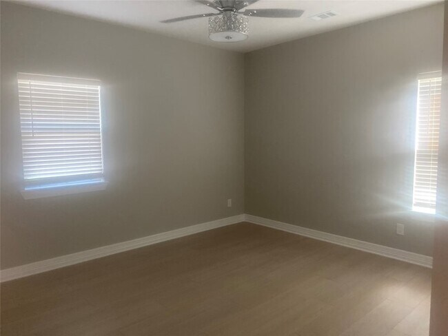 Building Photo - 624 Ridgecrest Dr