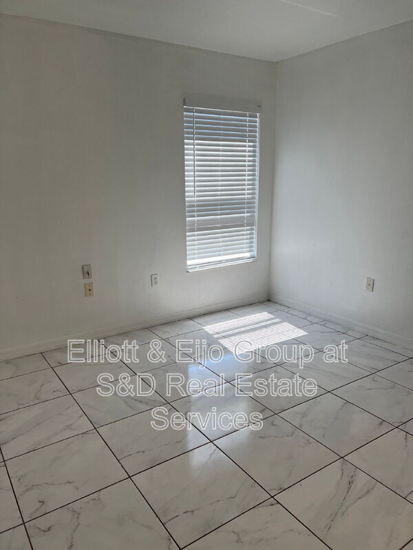 Building Photo - 1790 Holton Rd