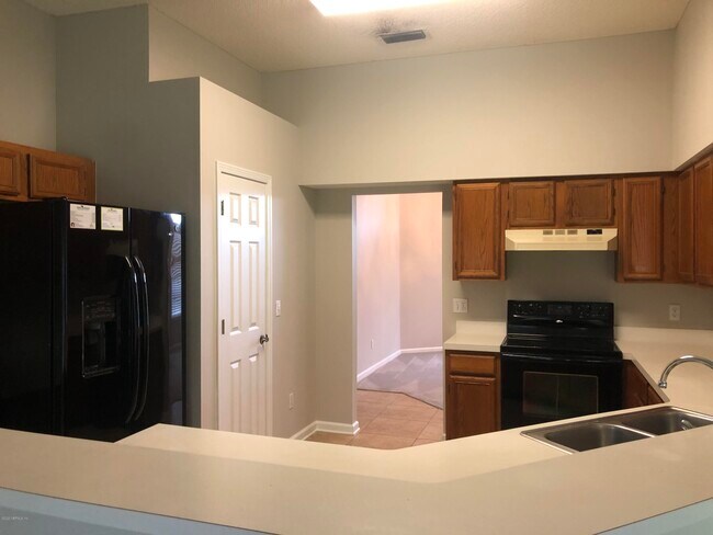 Building Photo - 2016 Water Crest Dr