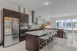 Building Photo - 6671 NW 105th Pl