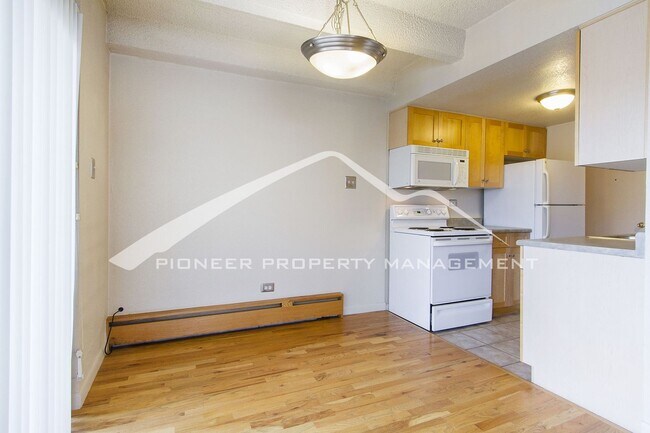 Building Photo - Cozy Condo with Assigned Parking Spot and Balcony