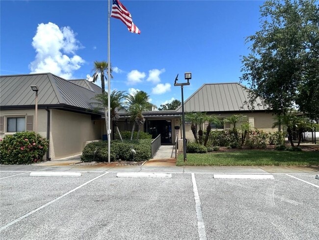 Building Photo - 4211 Stratford Dr