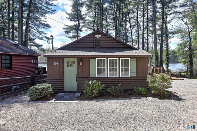 Building Photo - 10 Old Pinewood Trail