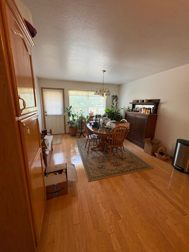 Building Photo - 725-727 Pinhook Drive