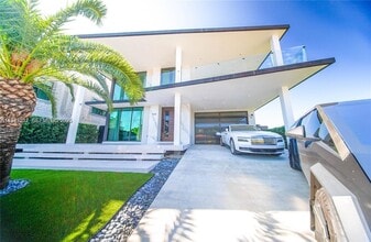 Building Photo - 7520 W Treasure Dr