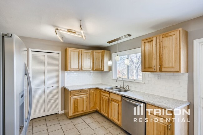 Building Photo - 6910 Fielding Cir