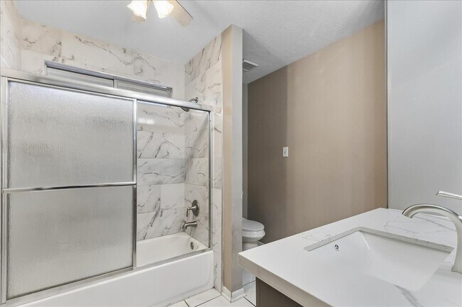 Building Photo - 16218 Bunker Ridge Rd