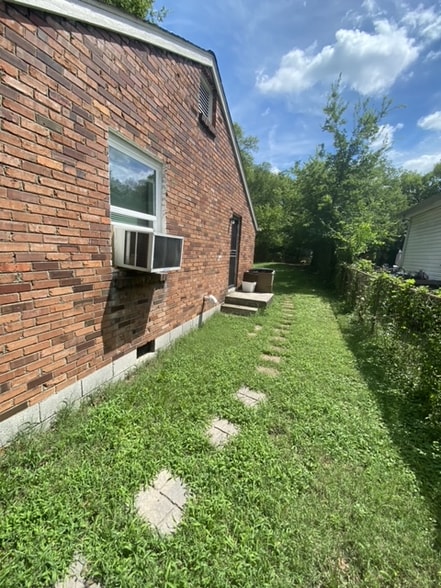 Building Photo - 718 26th Ave N