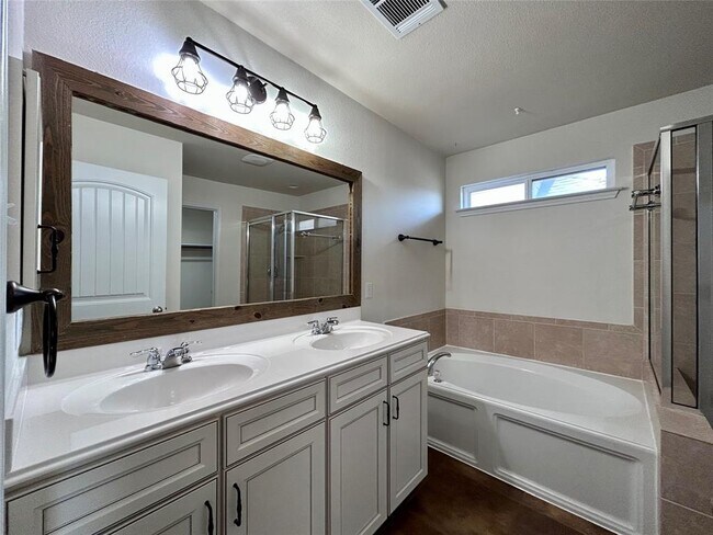 Building Photo - 180 Mystic Hollow