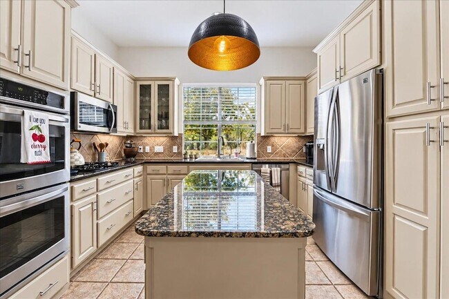 Building Photo - 3817 Gaines Ct