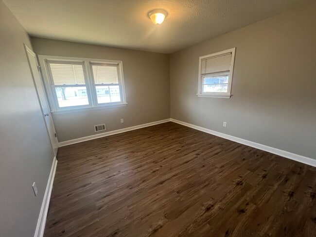 Building Photo - 3 bedroom, 2 bath Ranch with a partially finished basement