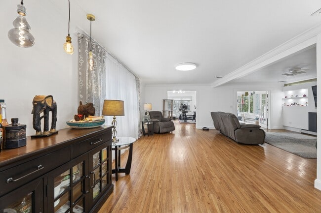 Building Photo - 52 Hillside Ave