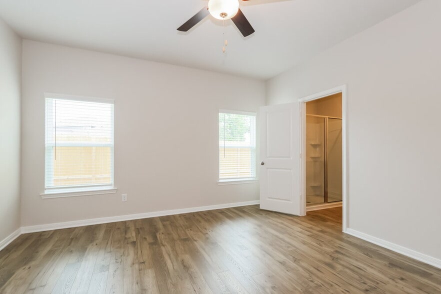 Building Photo - 15648 Plum Brk Dr