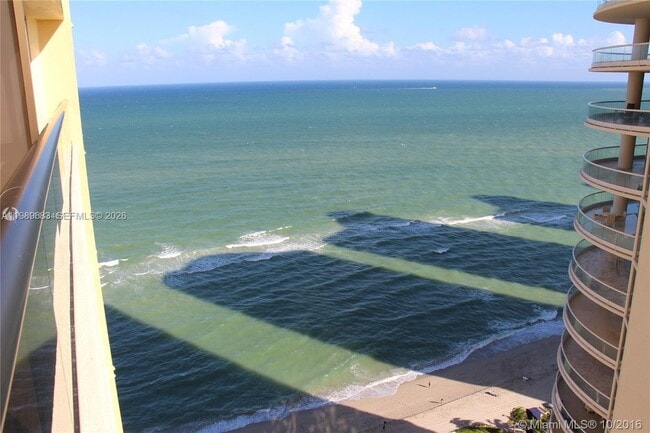 Building Photo - 16275 Collins Ave