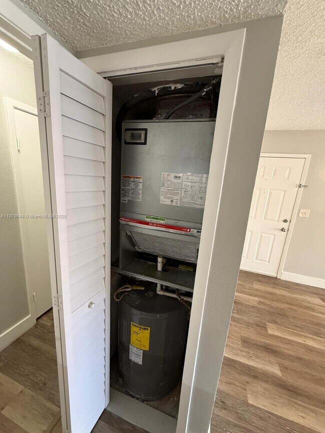 Building Photo - 15600 SW 106th Ln