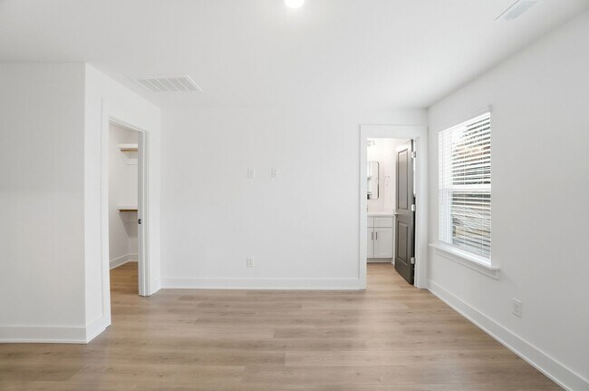 Building Photo - Bright & Modern New Construction Townhome