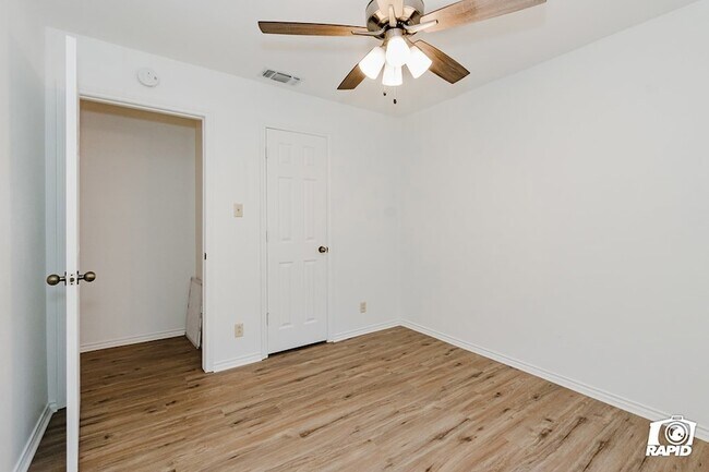 Building Photo - 4911 Sherwood Dr