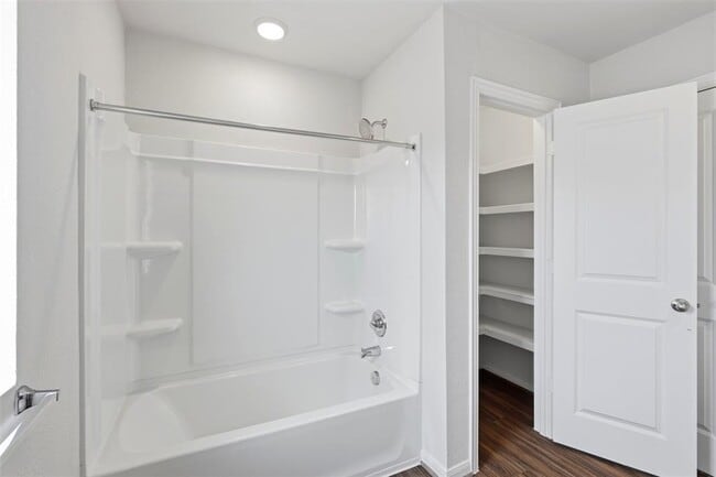 Building Photo - 141 Everglades Dr