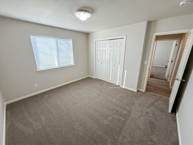 Building Photo - Three Bedroom, Two Bath House