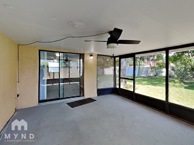 Building Photo - 11136 Mercedes St