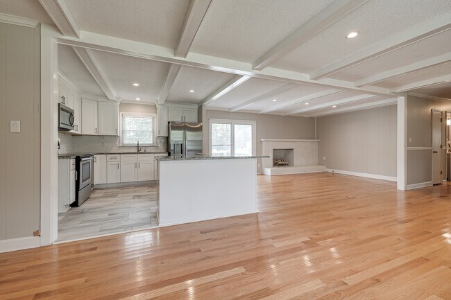 Building Photo - 114 Cottonwood Dr