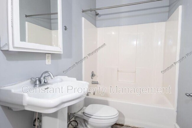 Building Photo - 979 Highland Terrace