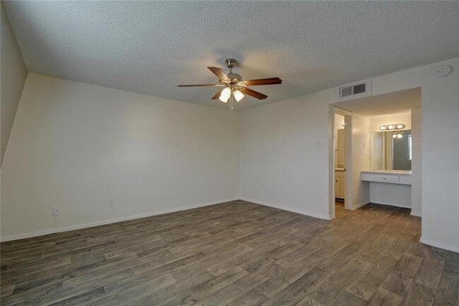 Building Photo - 1825 Wooten Park Dr