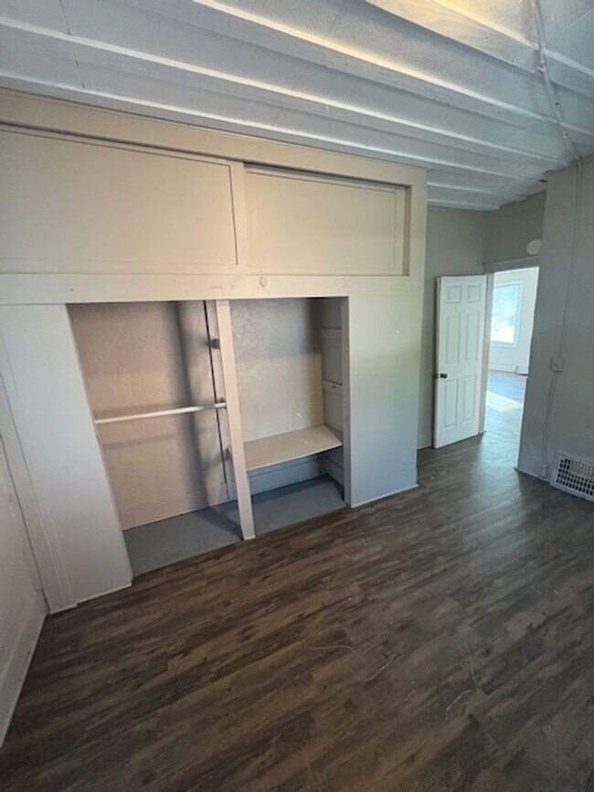 Building Photo - 2 Bedroom / 1 bathroom House in Peoria, IL