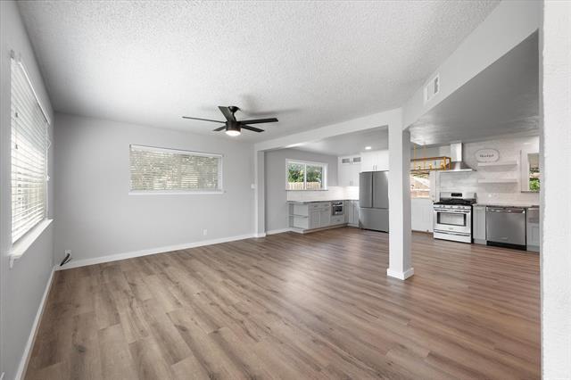 Building Photo - 703 Timberline Dr