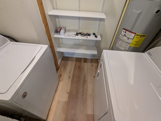 Building Photo - 455 NE Clay Ave