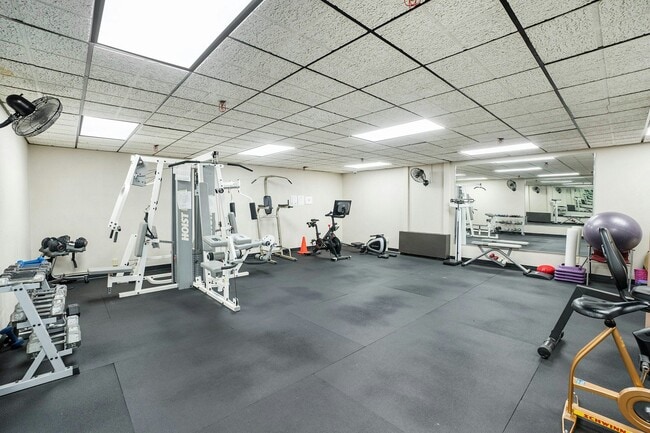 Building Photo - 421 S Howes St