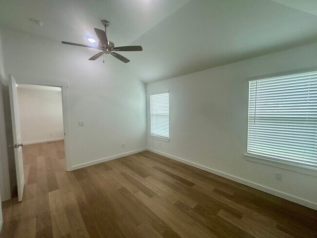 Building Photo - Great floorplan on a corner lot!