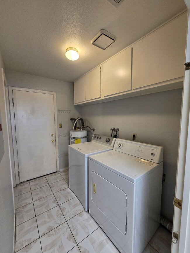Building Photo - A Fabulous 2 Bed, 2 Bath, 1 Car Attached G...