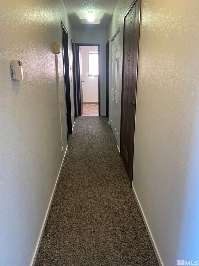 Building Photo - 373 Nader Way