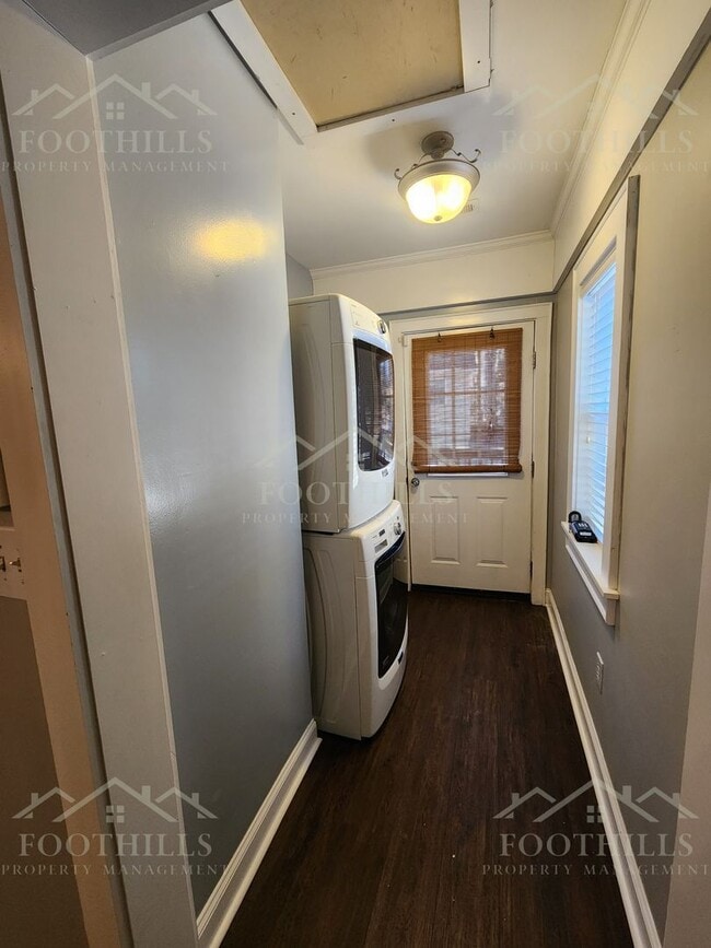 Building Photo - 709 E Calhoun St