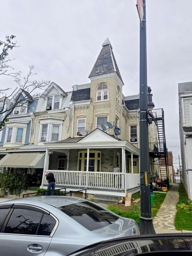 Building Photo - 841 N 7th St