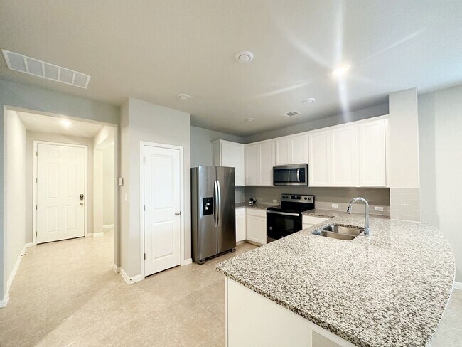 Building Photo - 129 Blooming Trl