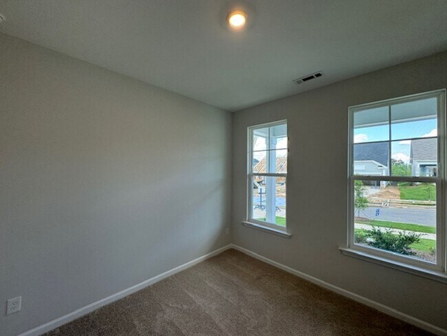 Building Photo - Renaissance at White Oak