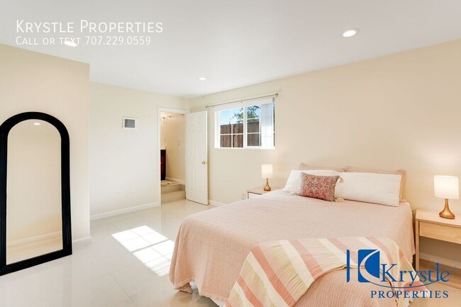 Building Photo - Elegant and Spacious 1 Bedroom, 1 Bathroom...