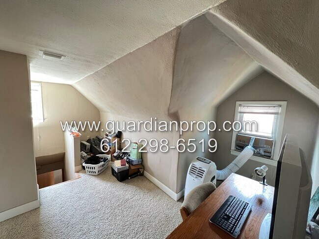 Building Photo - House Available Now, Updated Kitchen & Bath, Lofted Upstairs, Fenced Yard, Garage, Central A/C