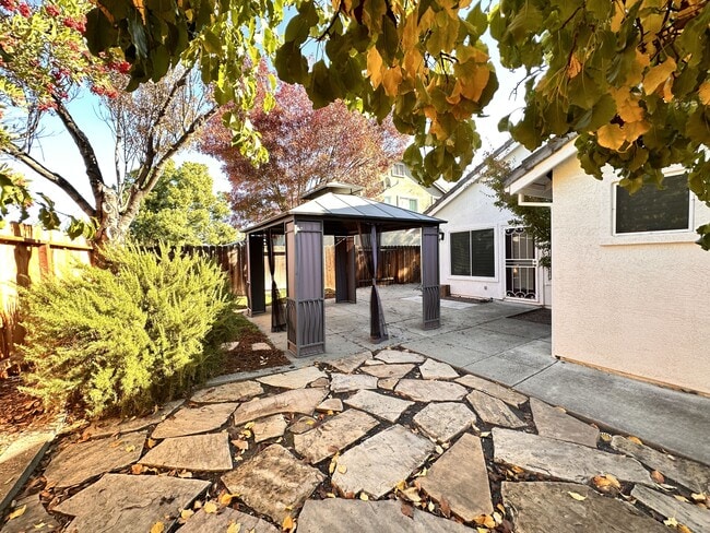 Building Photo - 4976 Mesa Ridge Dr