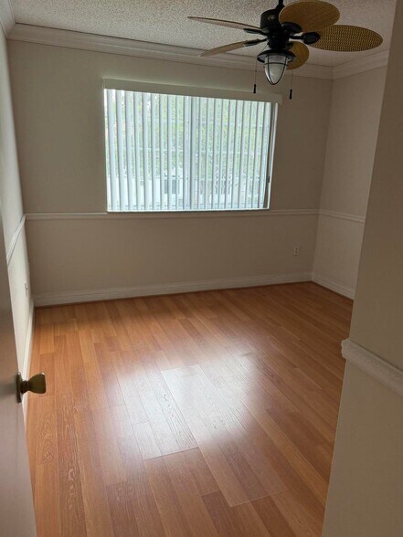Building Photo - 1500 Crestwood Ct S