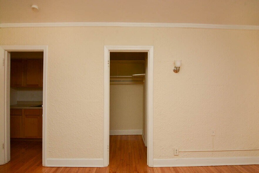 Building Photo - 562 W Arlington Pl