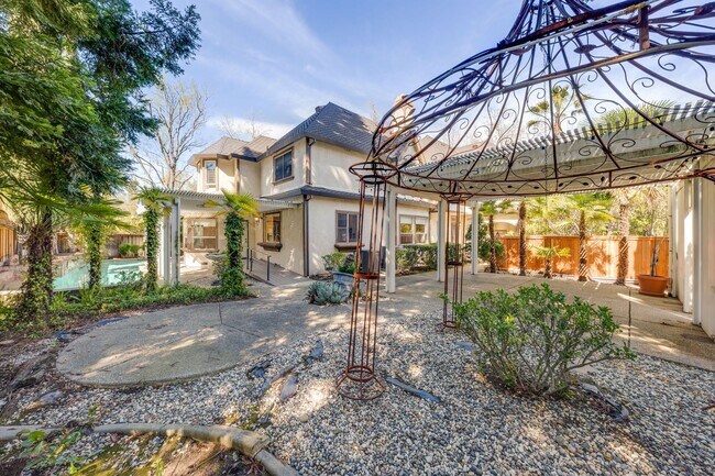 Building Photo - Luxury Custom Home in Folsom with Pool, 3-Car Garage & 4,300+ Sq Ft!