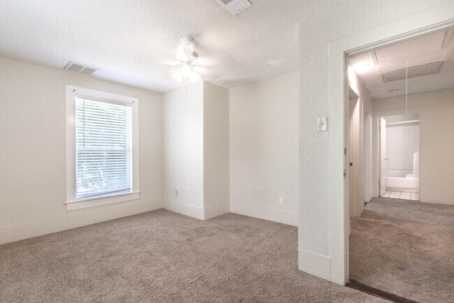 Building Photo - 301 Fry St