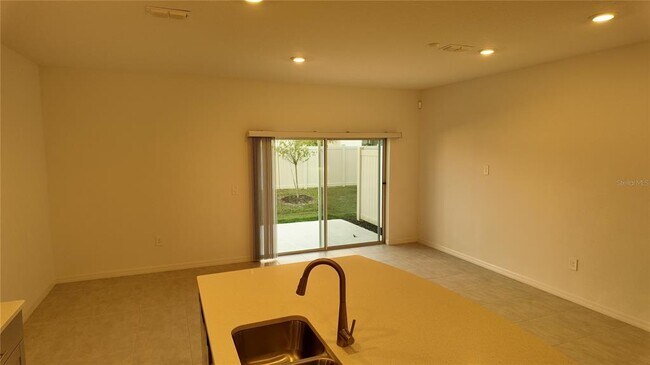 Building Photo - 2207 Portrait St