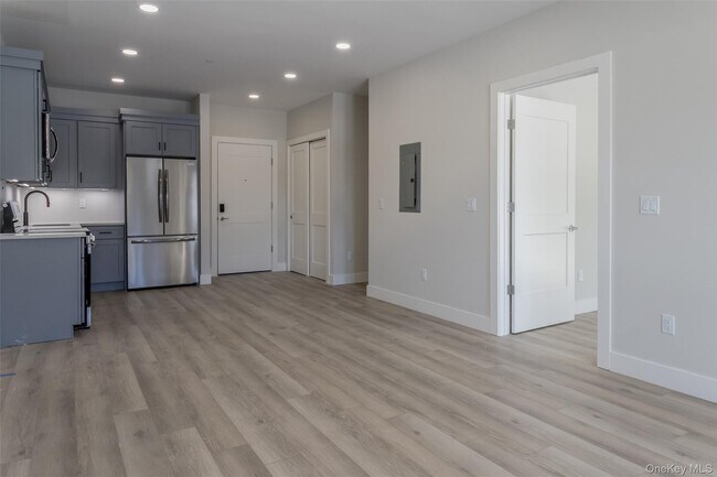 Building Photo - 124 S Main St