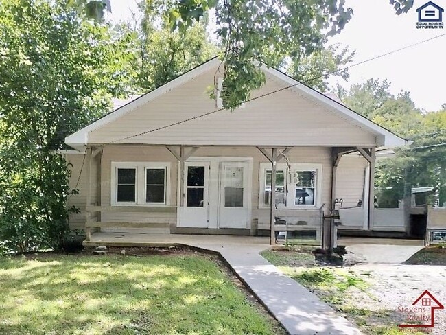 Building Photo - 1364 Crescent Dr