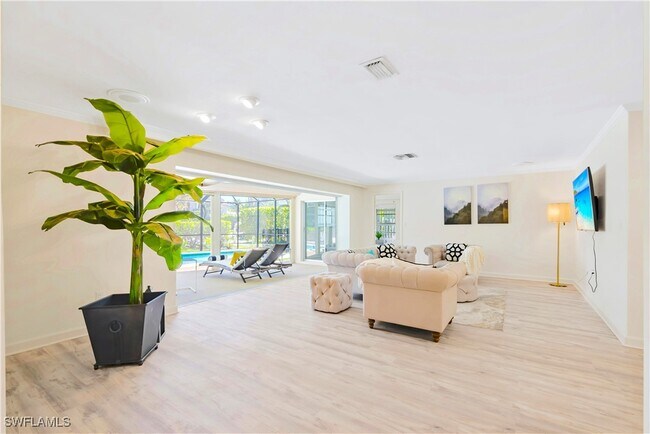 Building Photo - 2125 Marina Dr