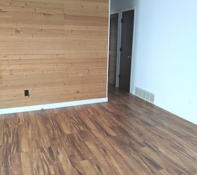 Building Photo - 423 Grand Blvd